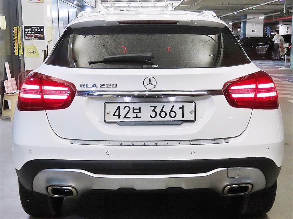 Mercedes Benz GLA Class - Vista 5