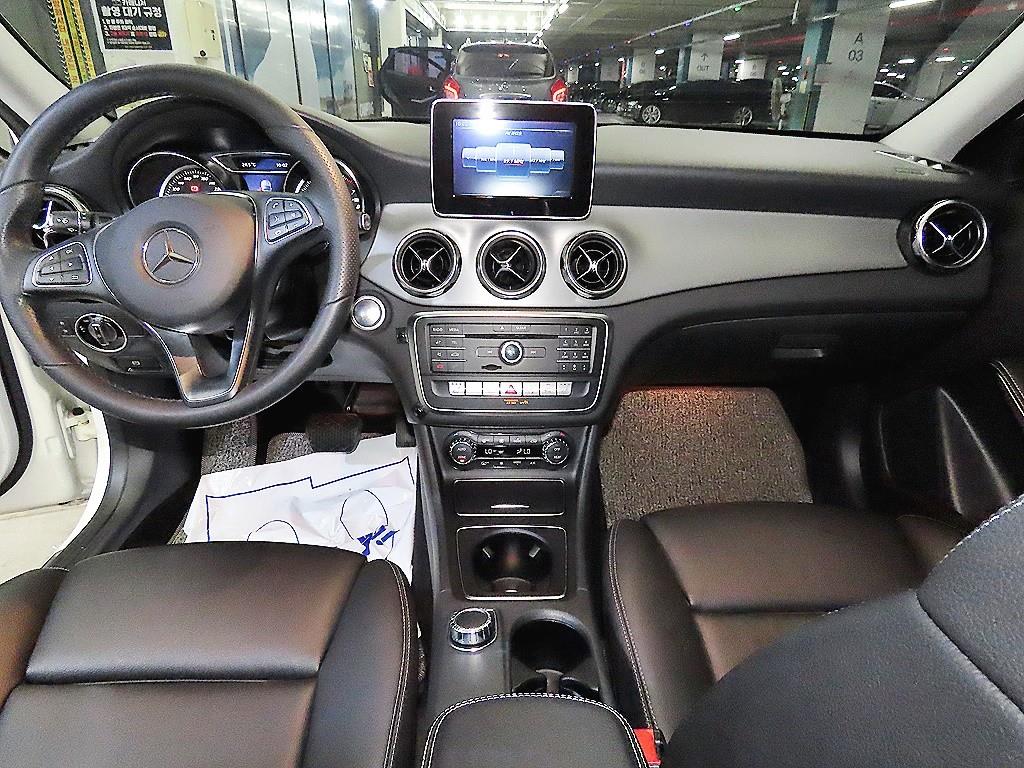 Mercedes Benz GLA Class - Vista 10