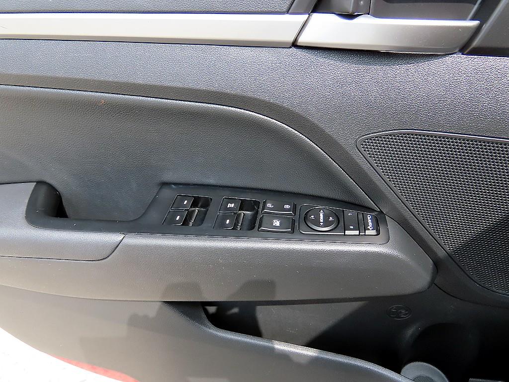 HYUNDAI Avante - Vista 11