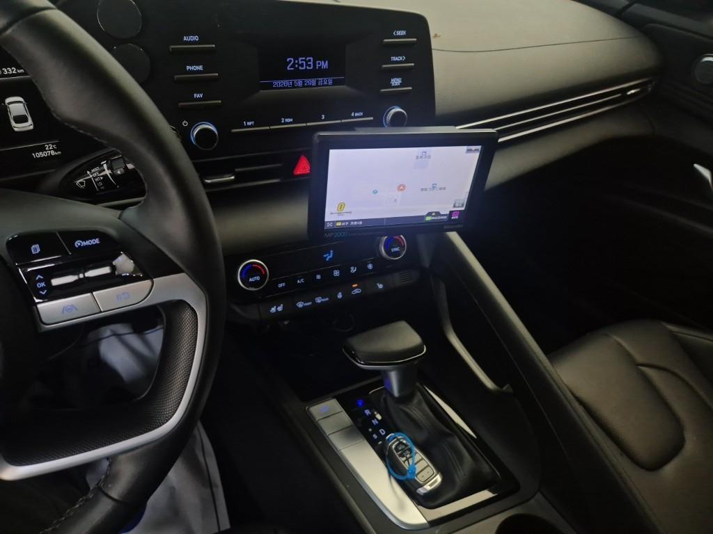 HYUNDAI Avante - Vista 10