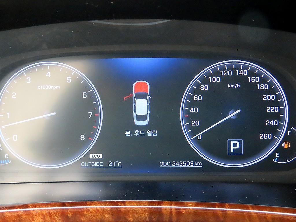 HYUNDAI Equus - Vista 9