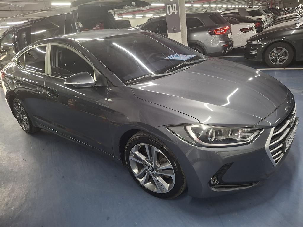 HYUNDAI Avante - Vista 4