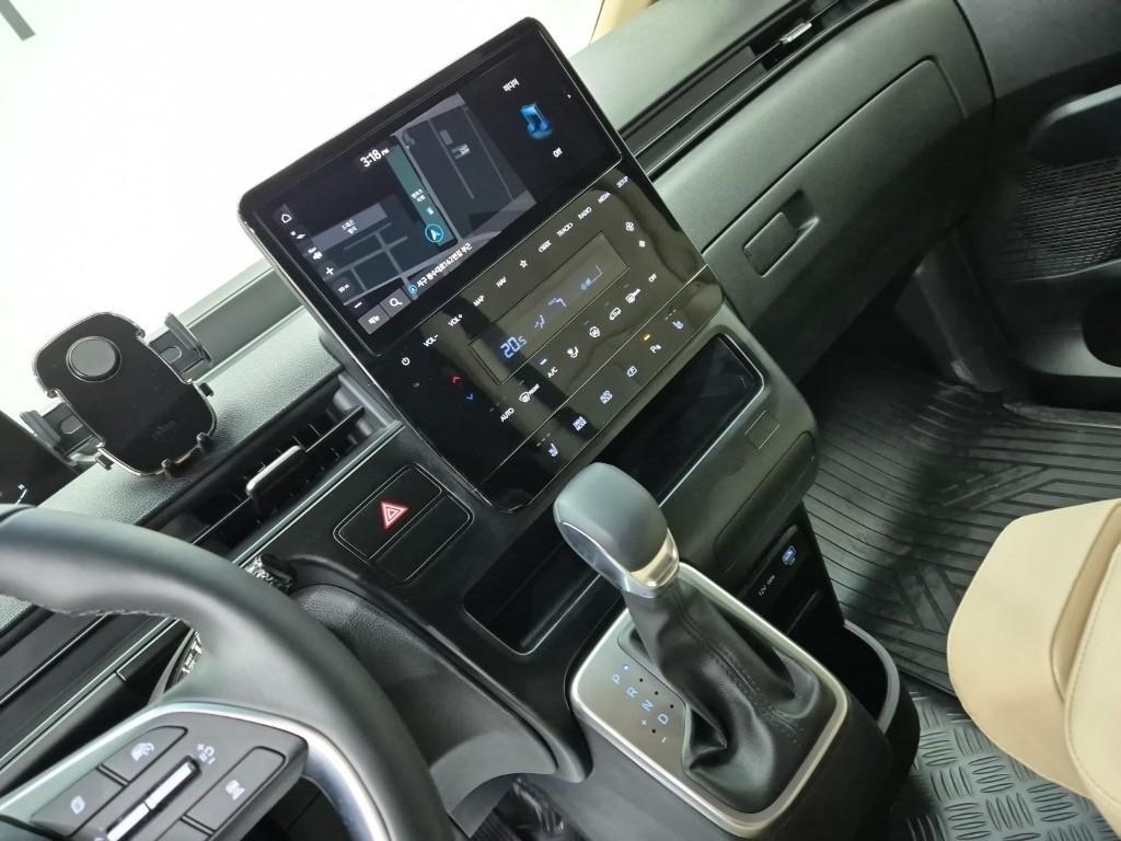 HYUNDAI Staria - Vista 11