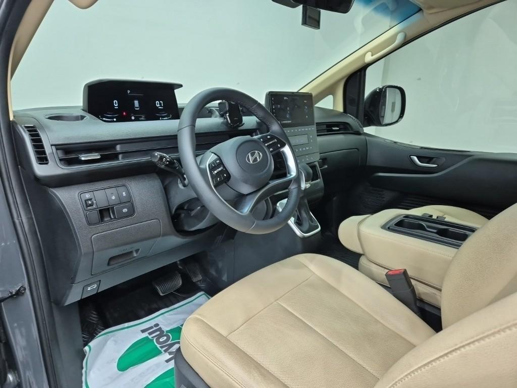 HYUNDAI Staria - Vista 9