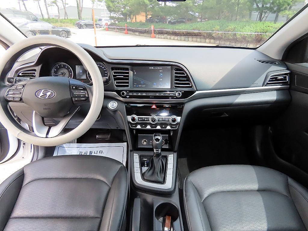 HYUNDAI Avante - Vista 7