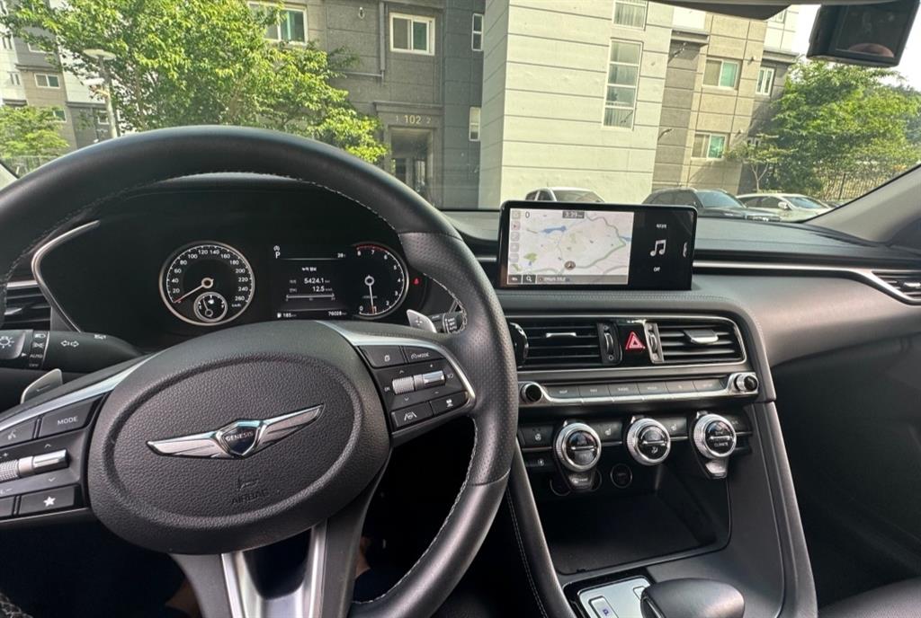 Genesis G70 - Vista 6