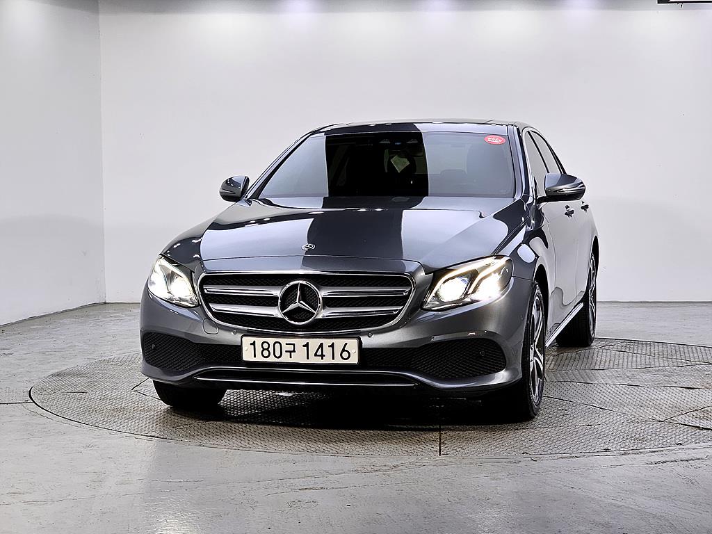 Mercedes Benz E class - Vista 2