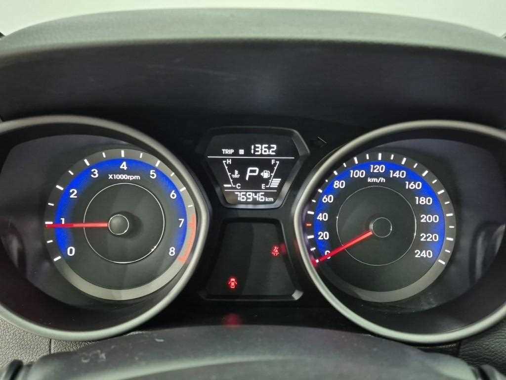 HYUNDAI Avante - Vista 6