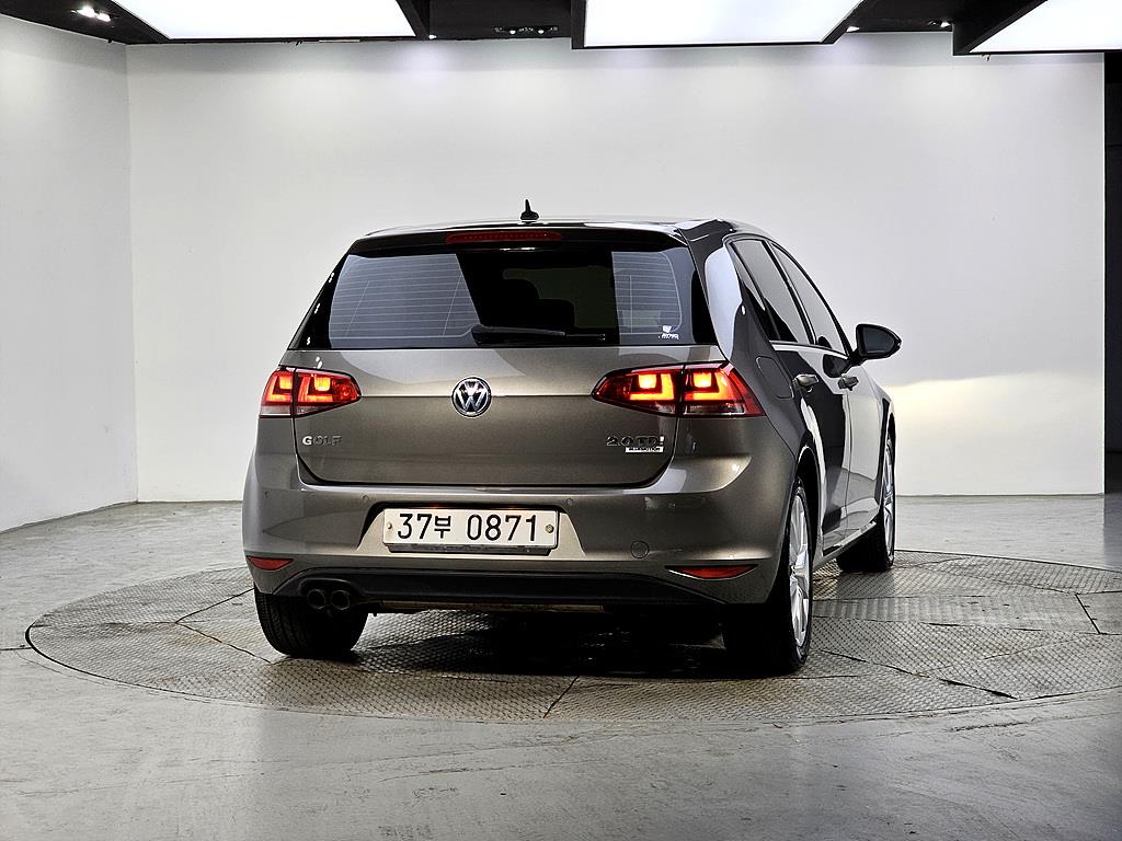Volkswagen Golf - Vista 3