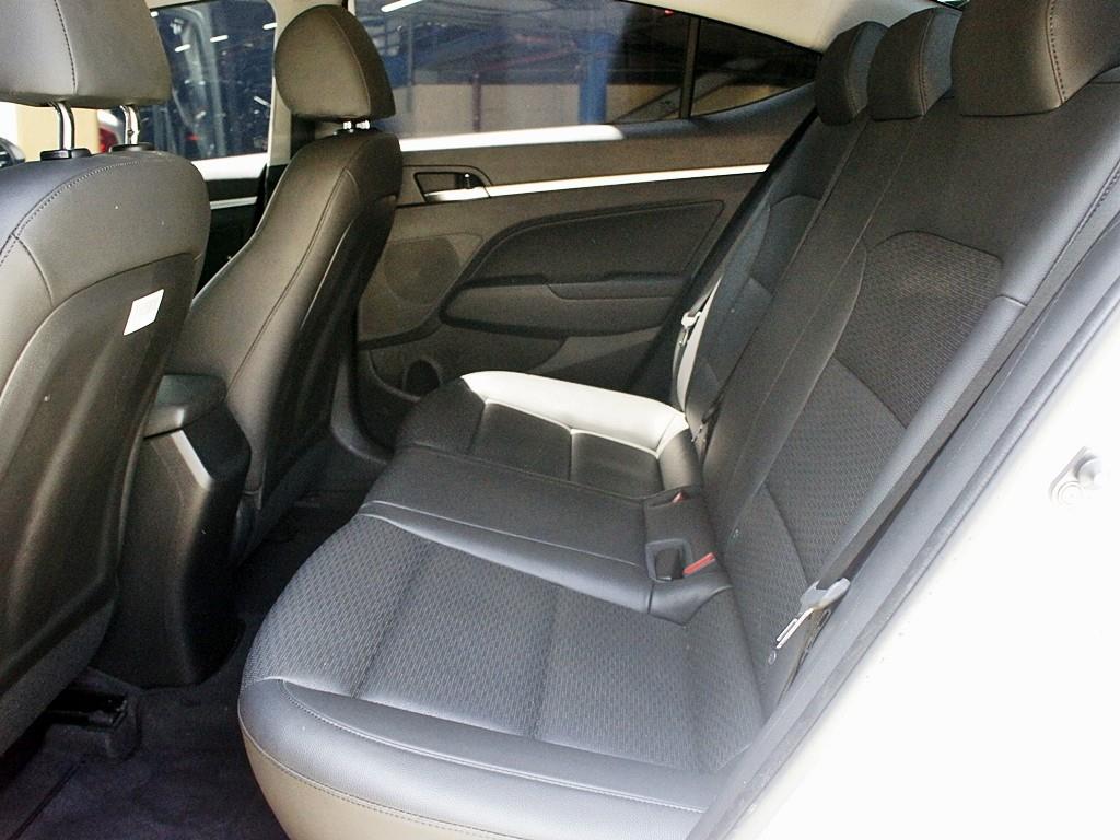 HYUNDAI Avante - Vista 7
