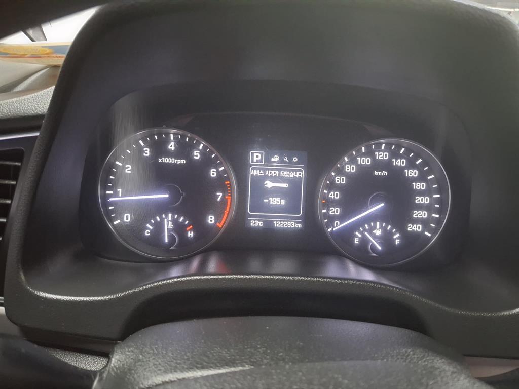 HYUNDAI Avante - Vista 5