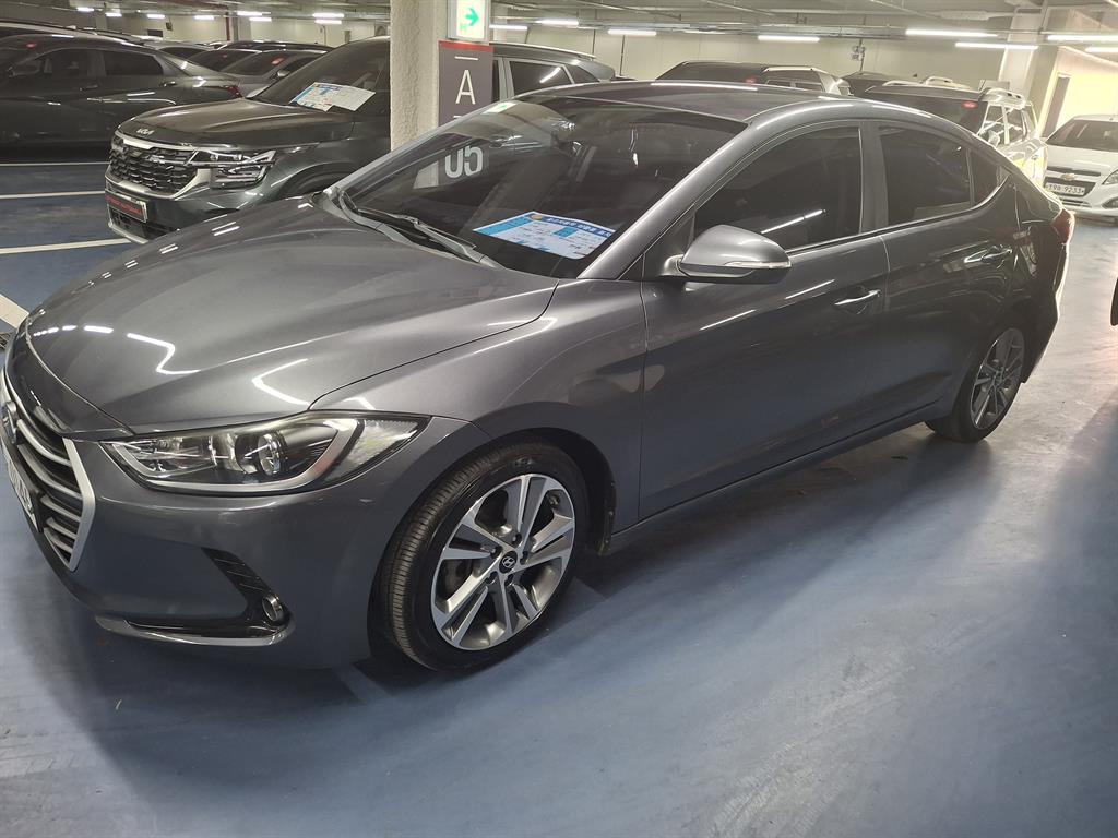 HYUNDAI Avante - Vista 3