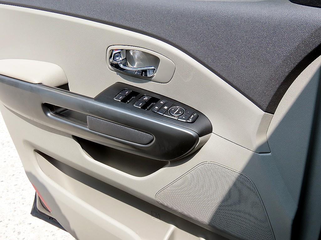 KIA Carnival - Vista 12