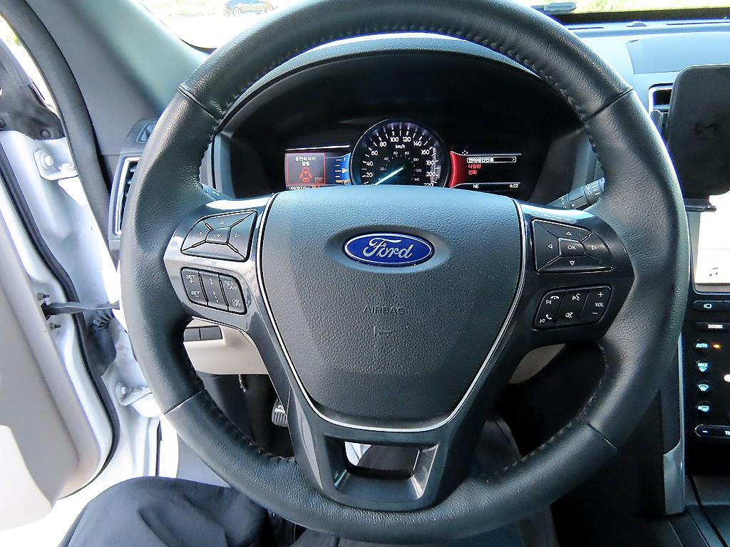 Ford Explorer - Vista 8