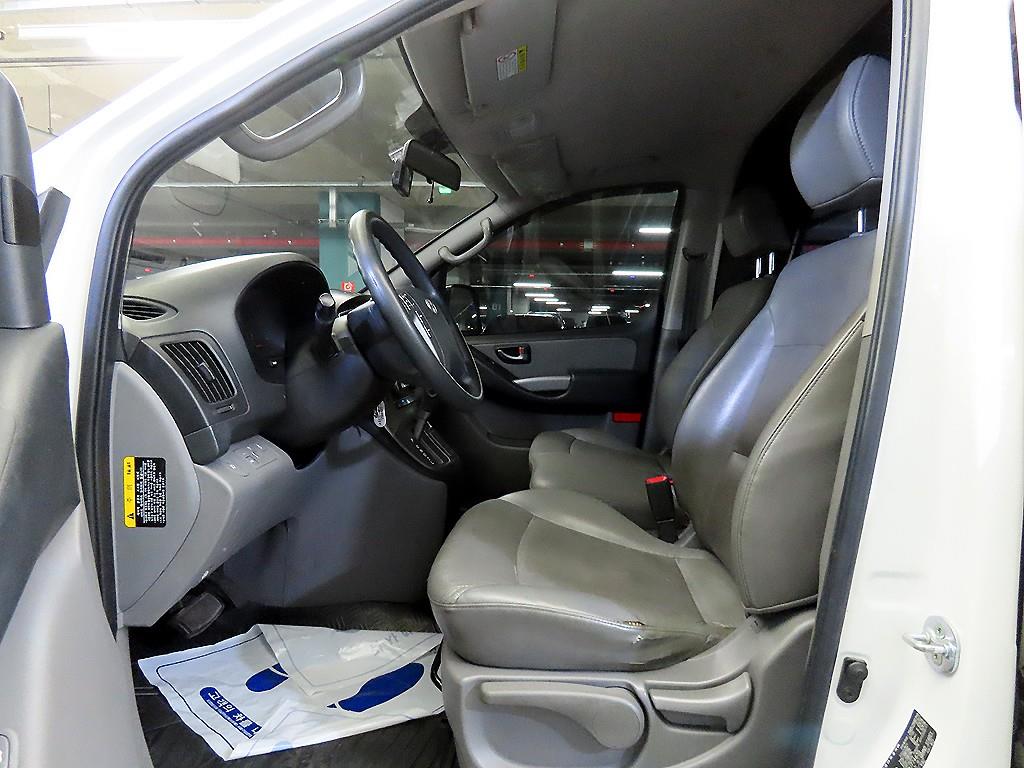 HYUNDAI Starex - Vista 6