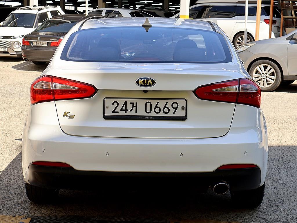 KIA K3 - Vista 5