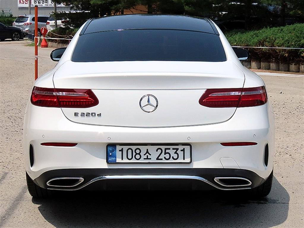 Mercedes Benz E class - Vista 4