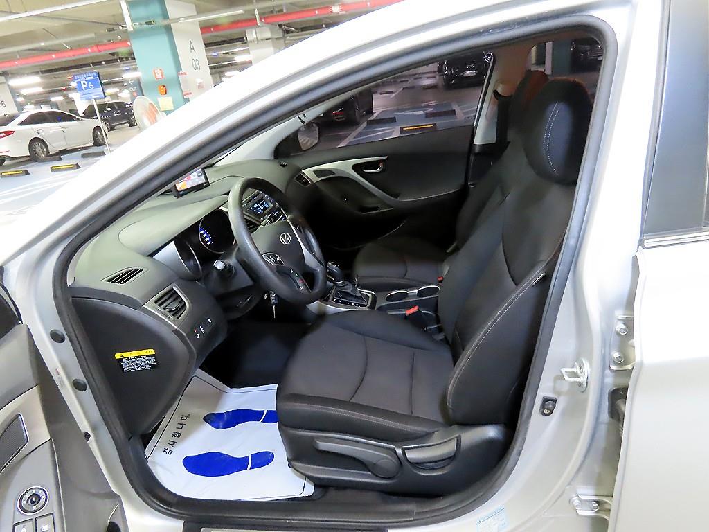 HYUNDAI Avante - Vista 6