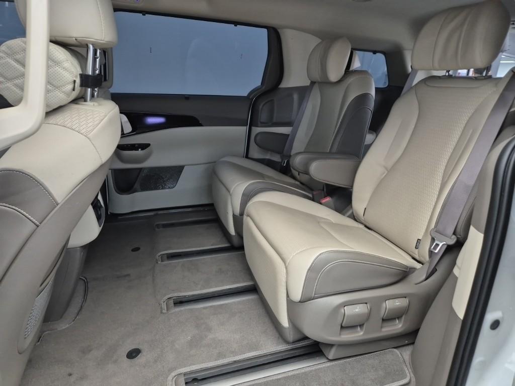 KIA Carnival - Vista 8