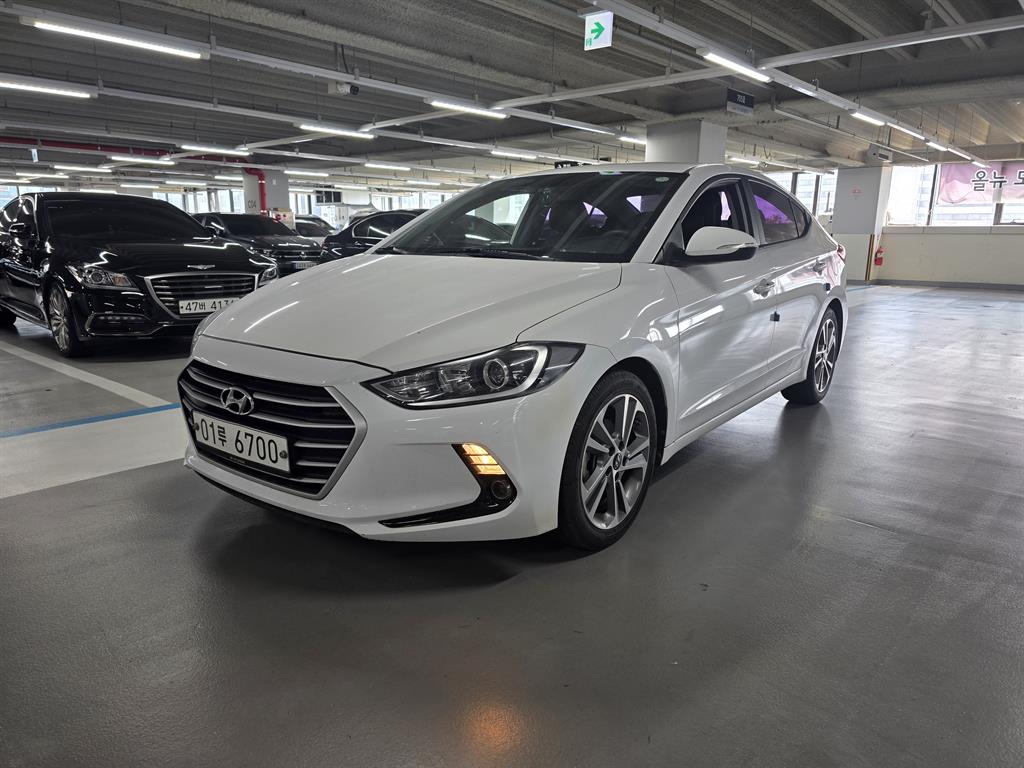 HYUNDAI Avante - Vista 2