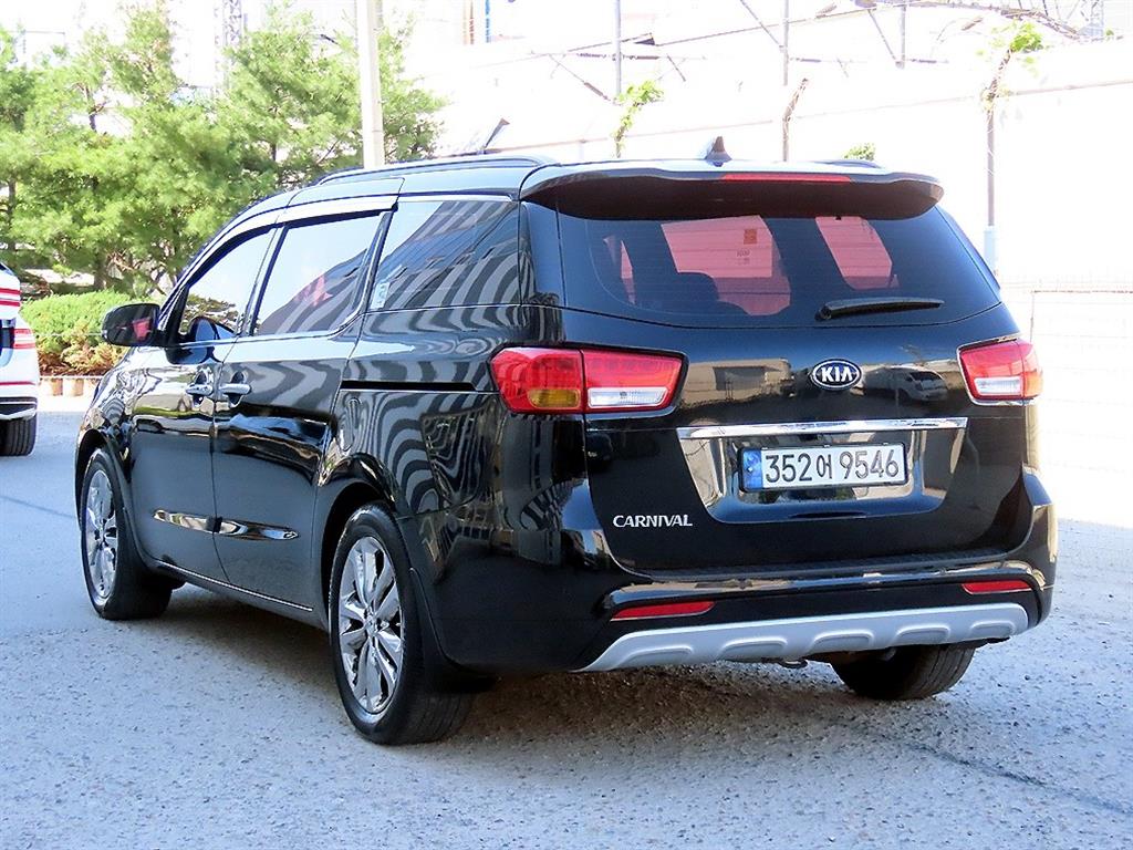 KIA Carnival - Vista 3