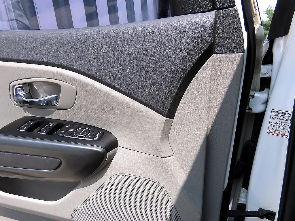 KIA Carnival - Vista 12
