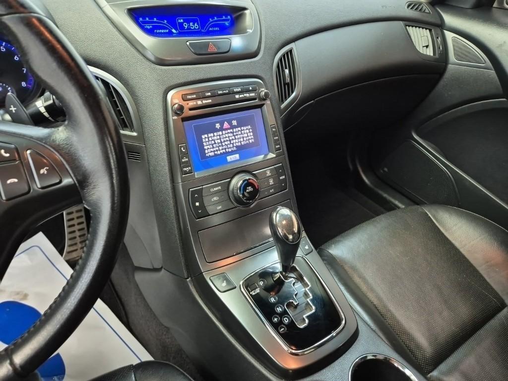HYUNDAI Genesis - Vista 10