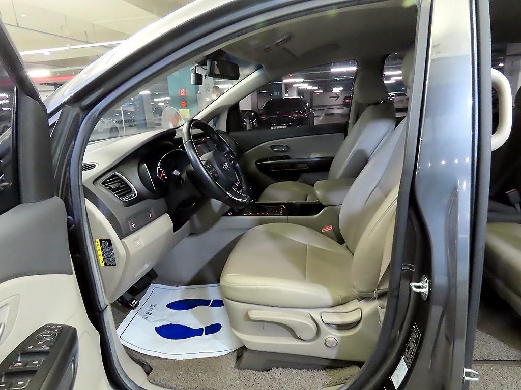 KIA Carnival - Vista 6