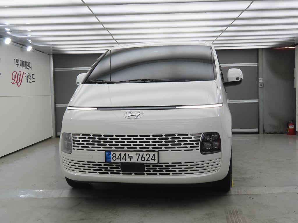 HYUNDAI Staria - Vista 2