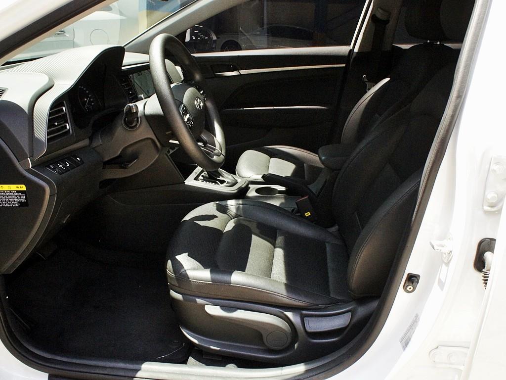HYUNDAI Avante - Vista 5