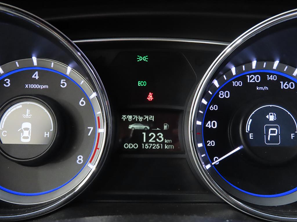 HYUNDAI Sonata - Vista 8