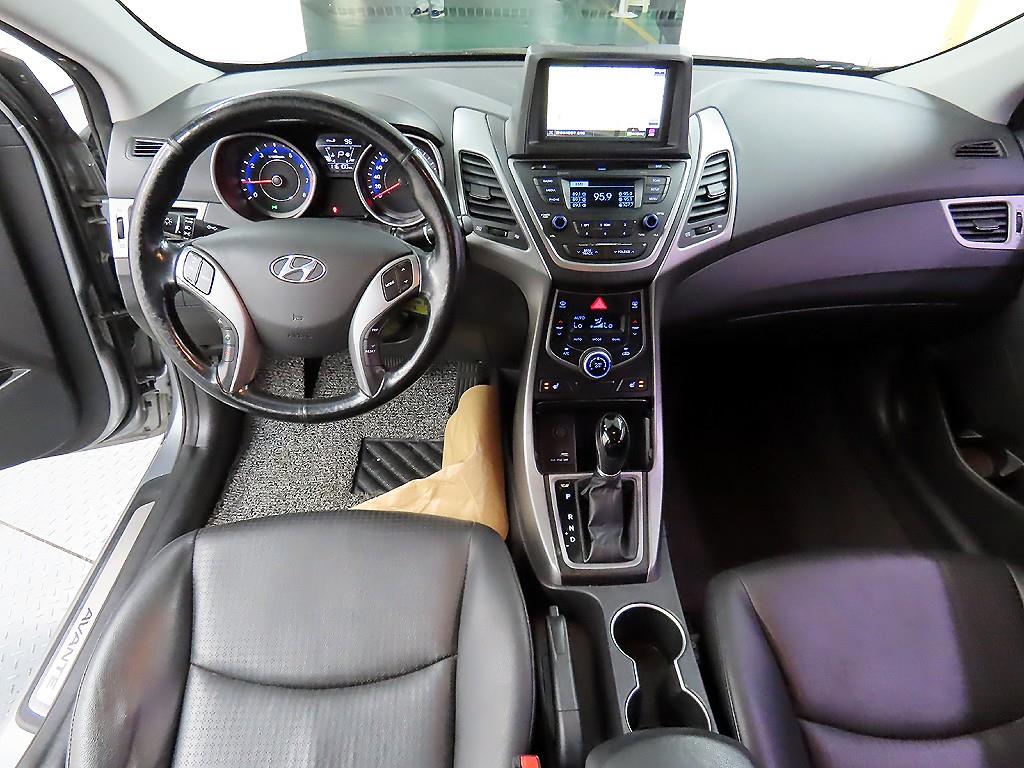 HYUNDAI Avante - Vista 7