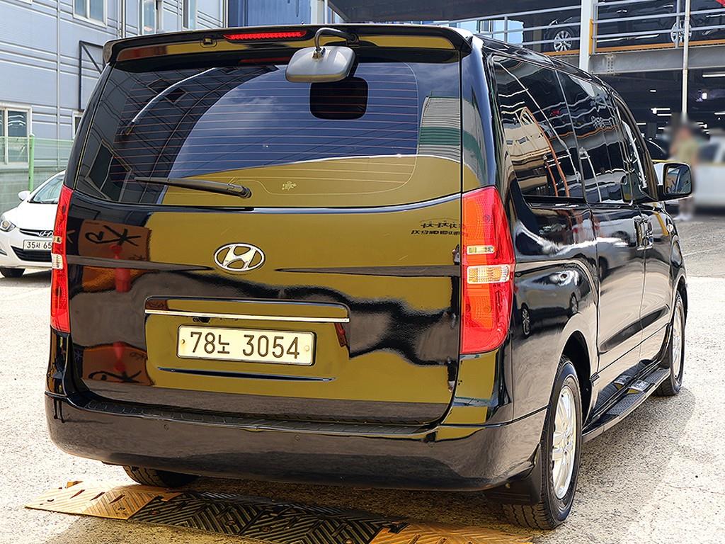 HYUNDAI Starex - Vista 4