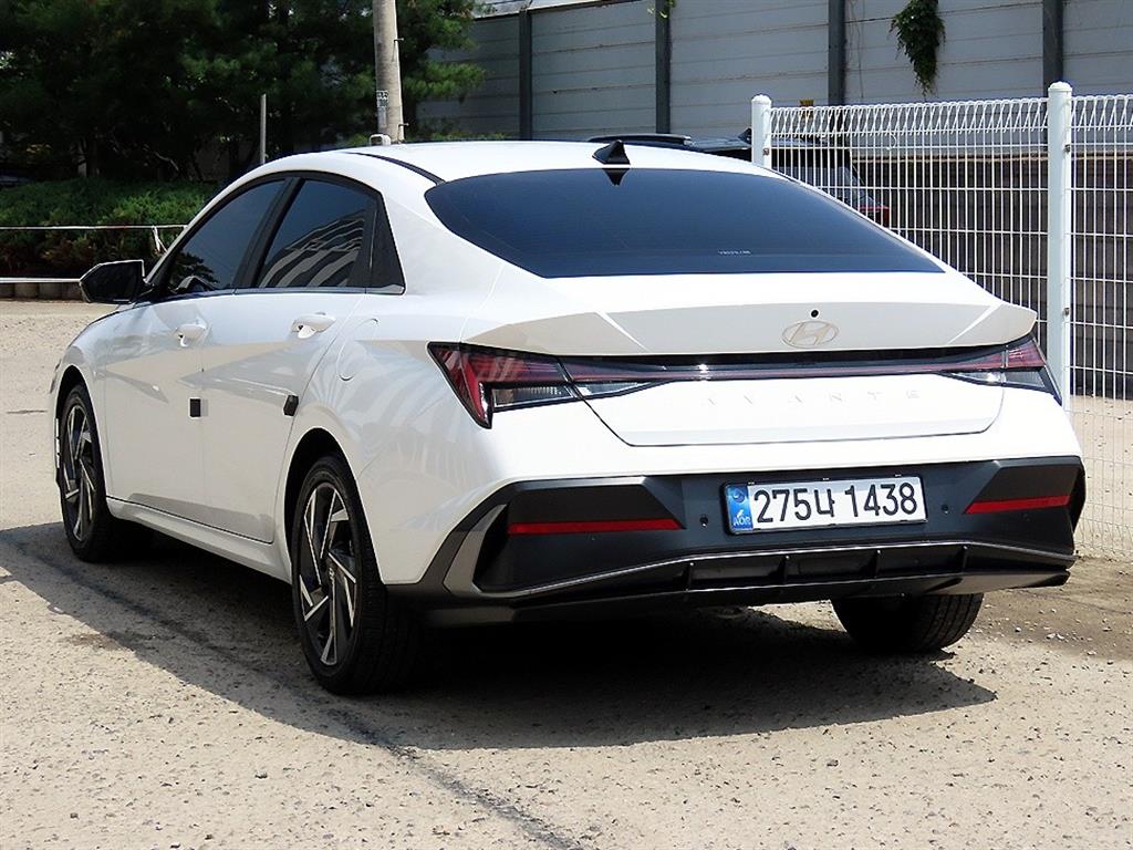 HYUNDAI Avante - Vista 3