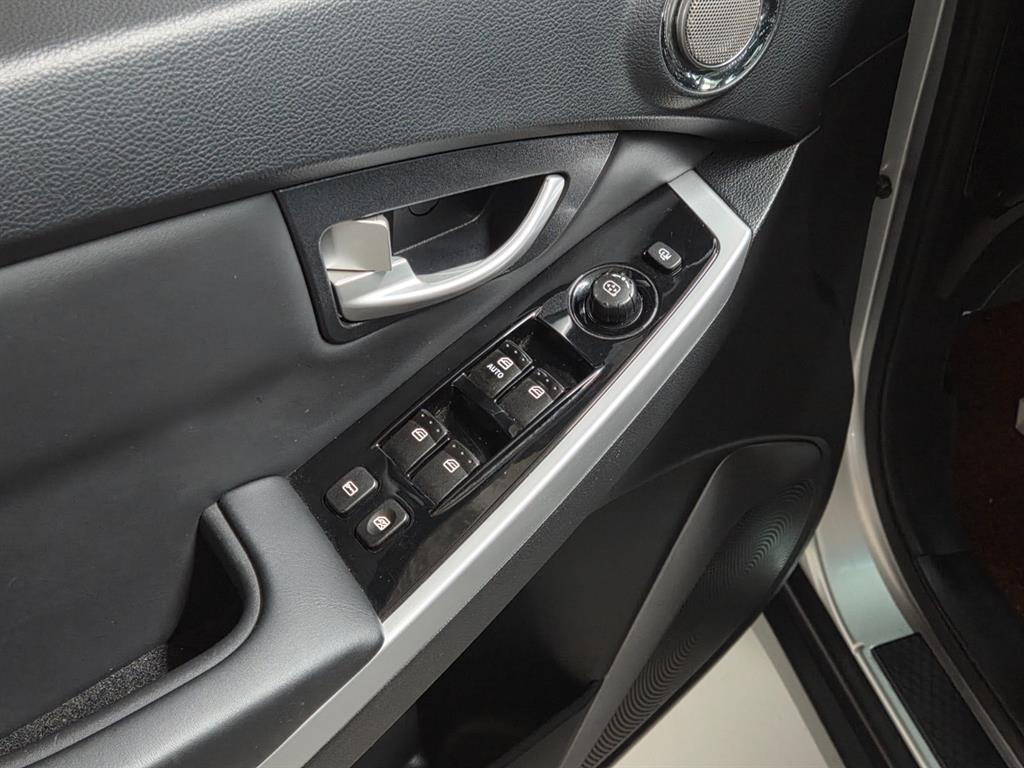 Ssangyong Korando - Vista 12