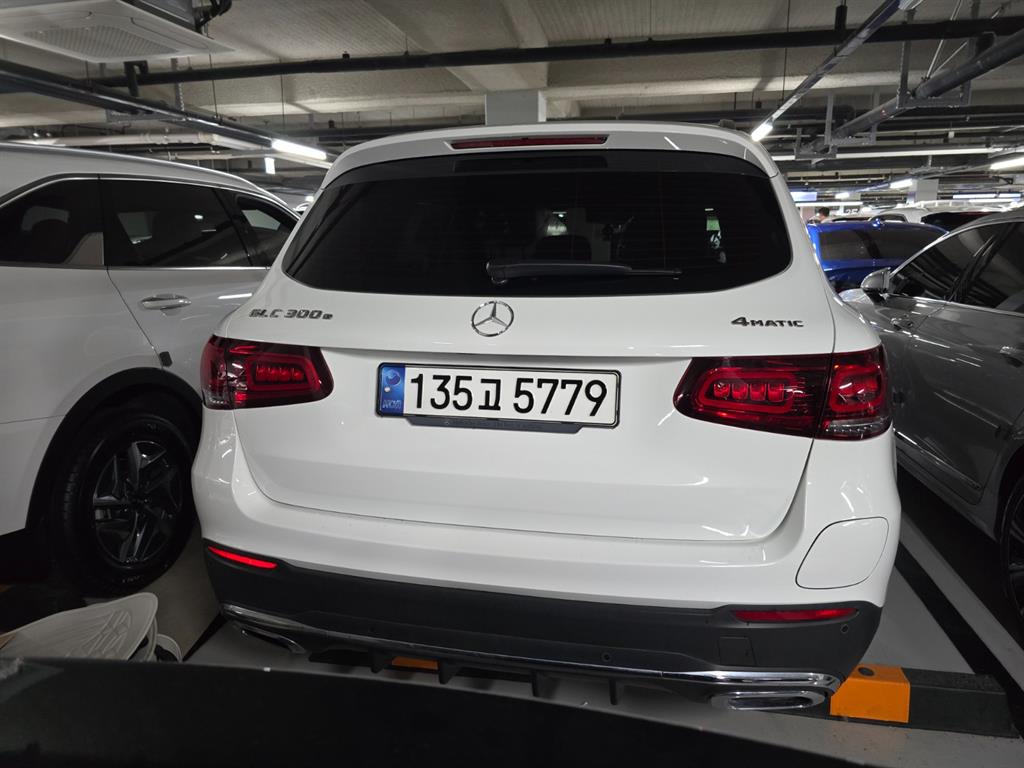 Mercedes Benz GLC Class - Vista 4