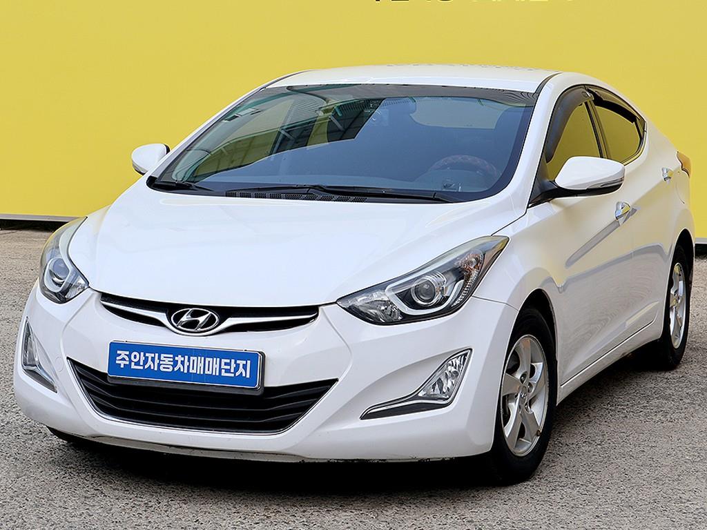 HYUNDAI Avante - Vista 3