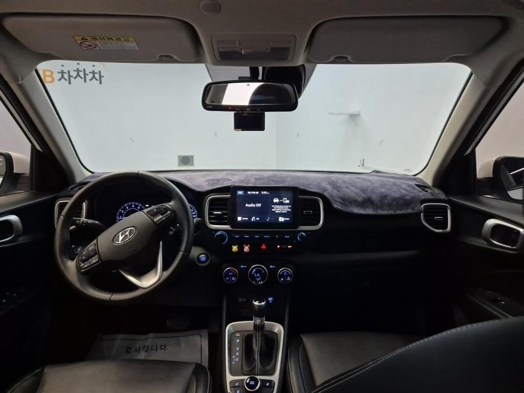 HYUNDAI Venue - Vista 7