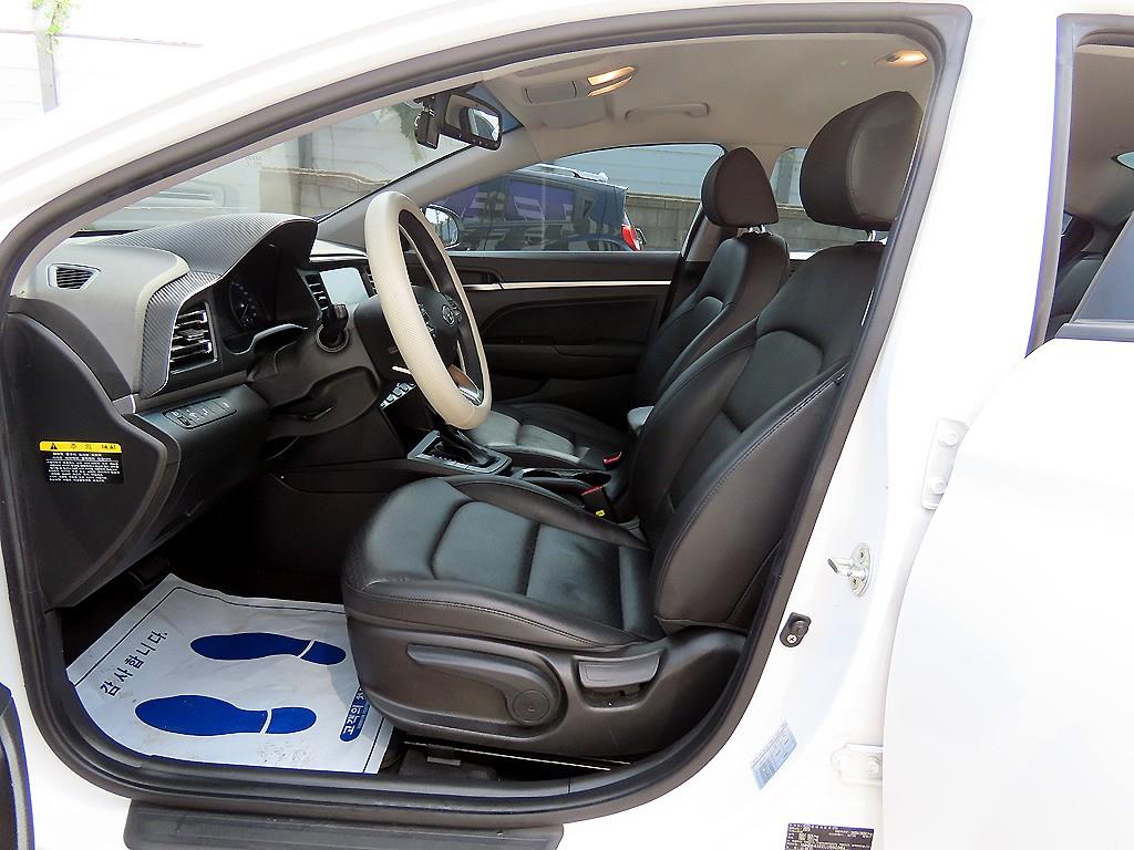 HYUNDAI Avante - Vista 5