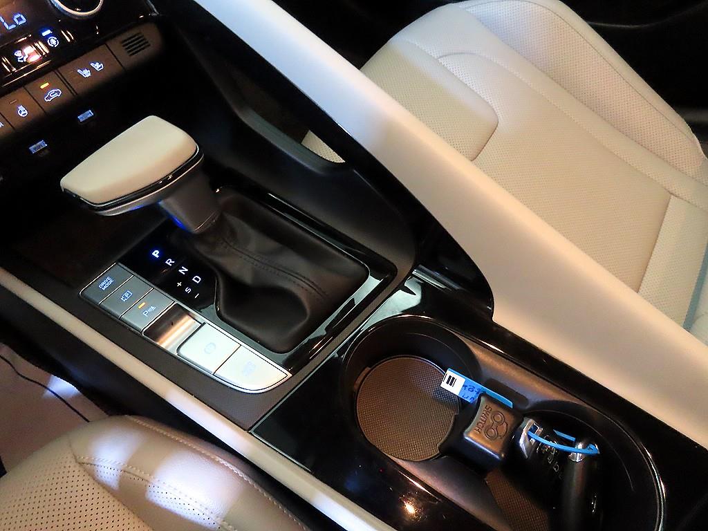 HYUNDAI Avante - Vista 12