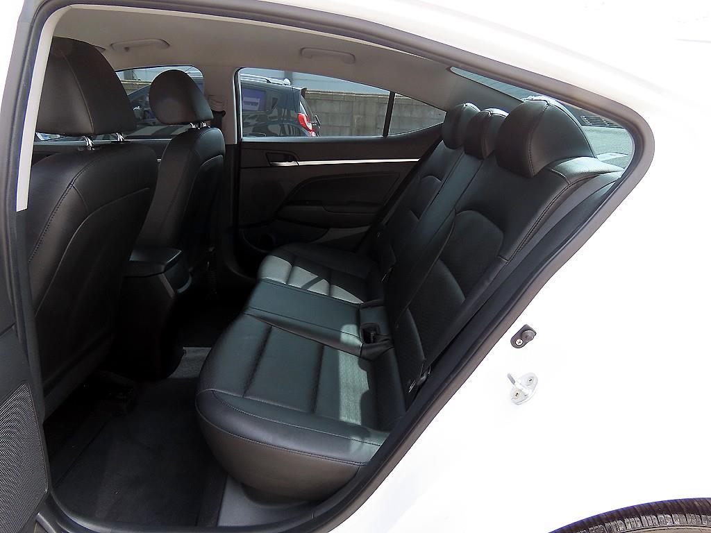 HYUNDAI Avante - Vista 6