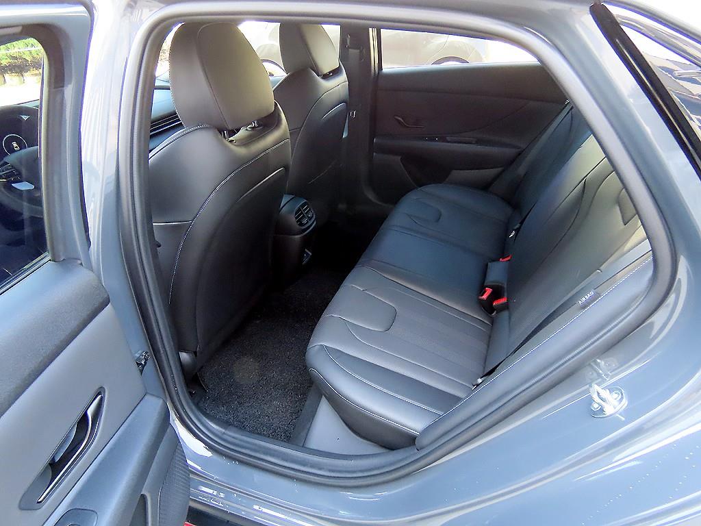 HYUNDAI Avante - Vista 6