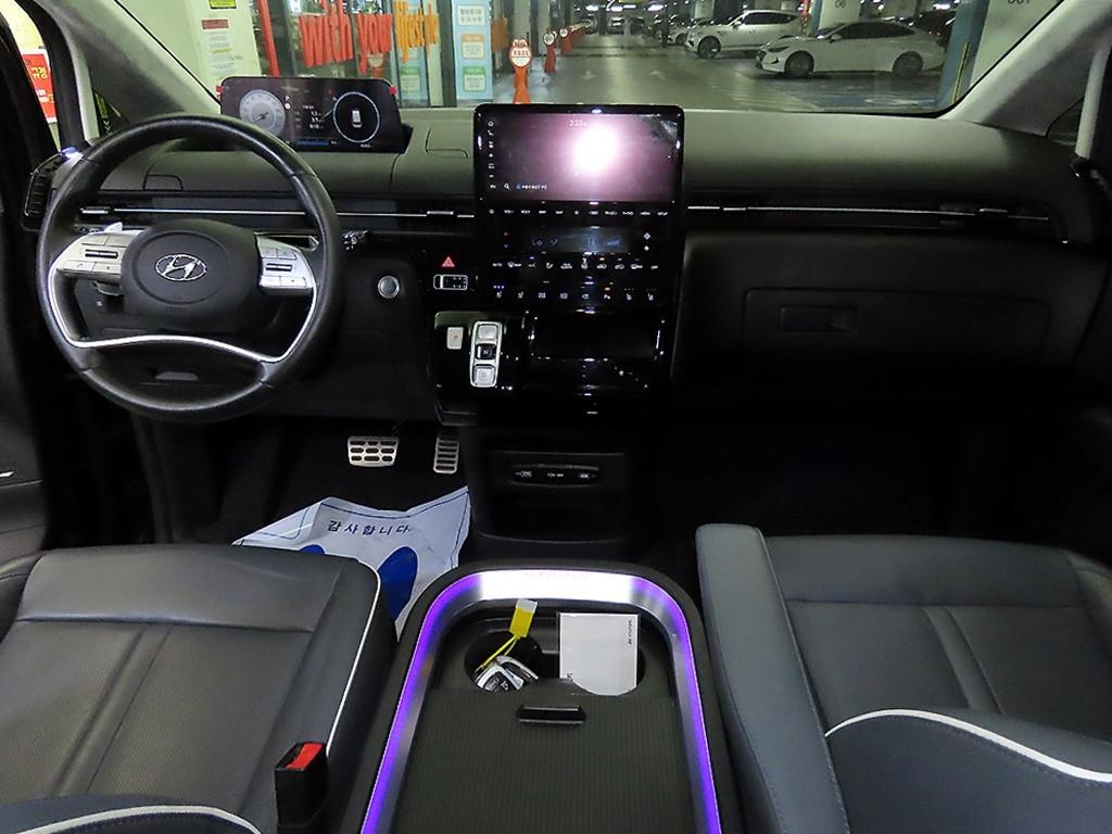HYUNDAI Staria - Vista 10