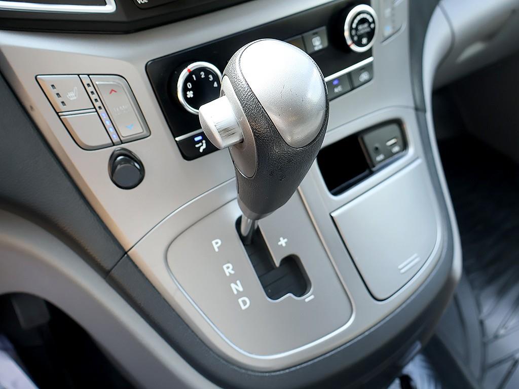 HYUNDAI Starex - Vista 9