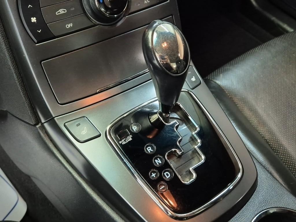 HYUNDAI Genesis - Vista 8