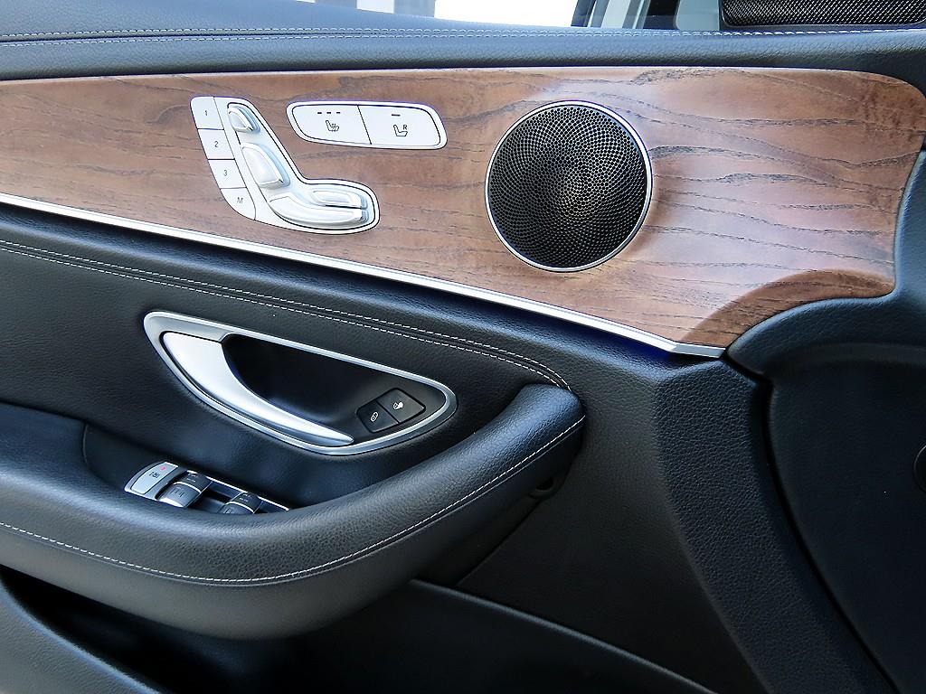 Mercedes Benz E class - Vista 12