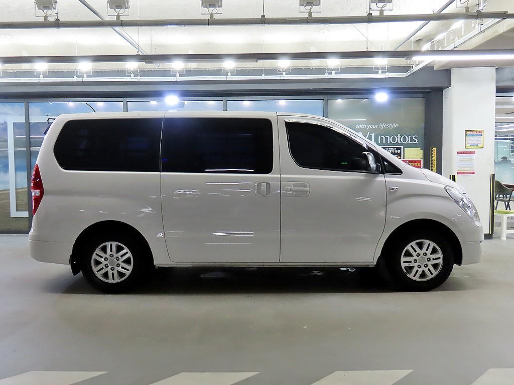 HYUNDAI Starex - Vista 3