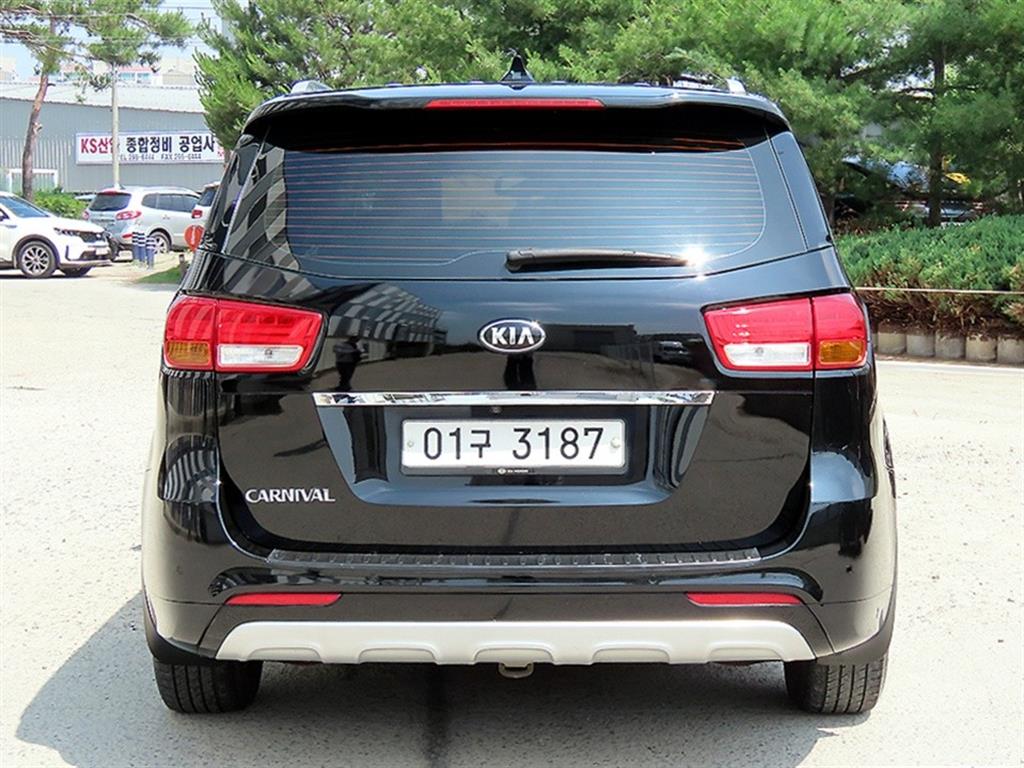 KIA Carnival - Vista 4