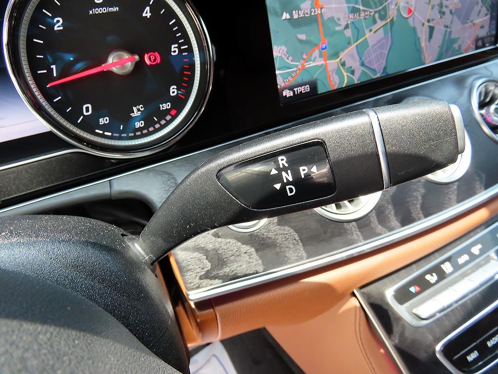Mercedes Benz E class - Vista 11