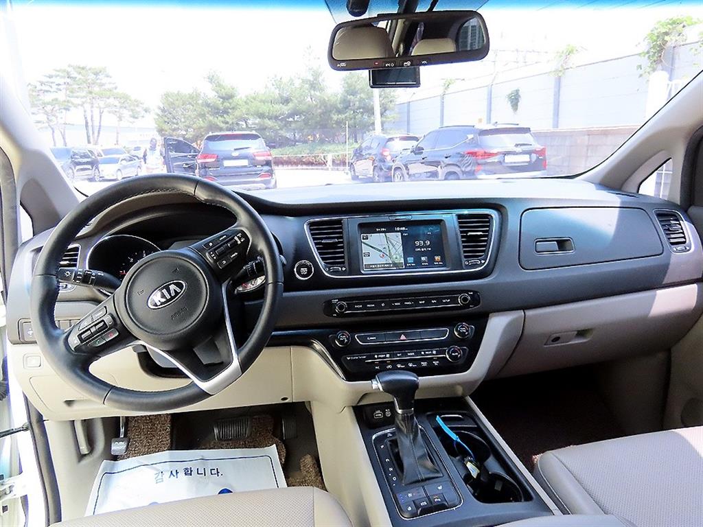 KIA Carnival - Vista 8